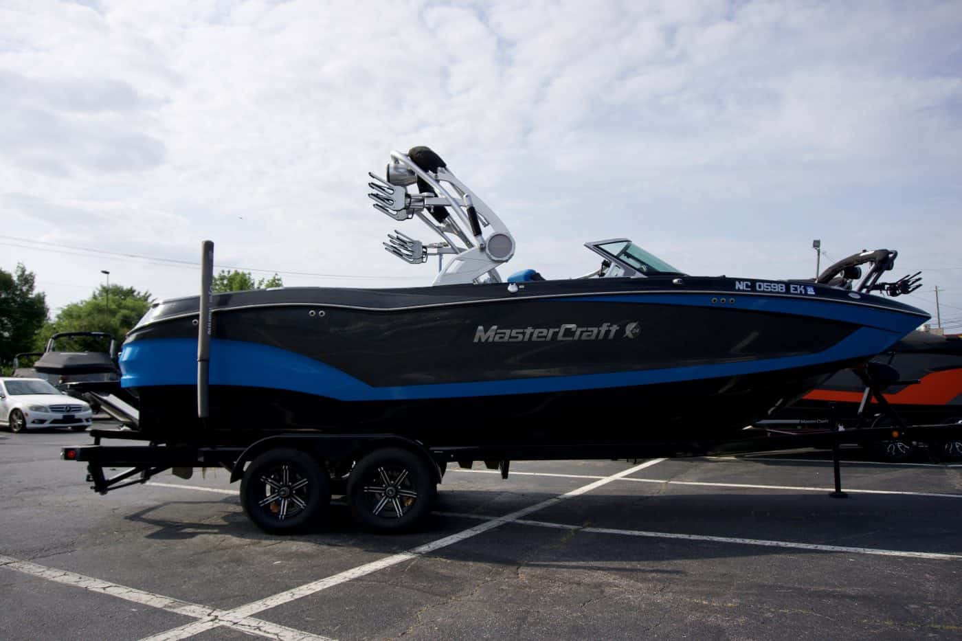 2019 MasterCraft X24 [1] 1M25119A